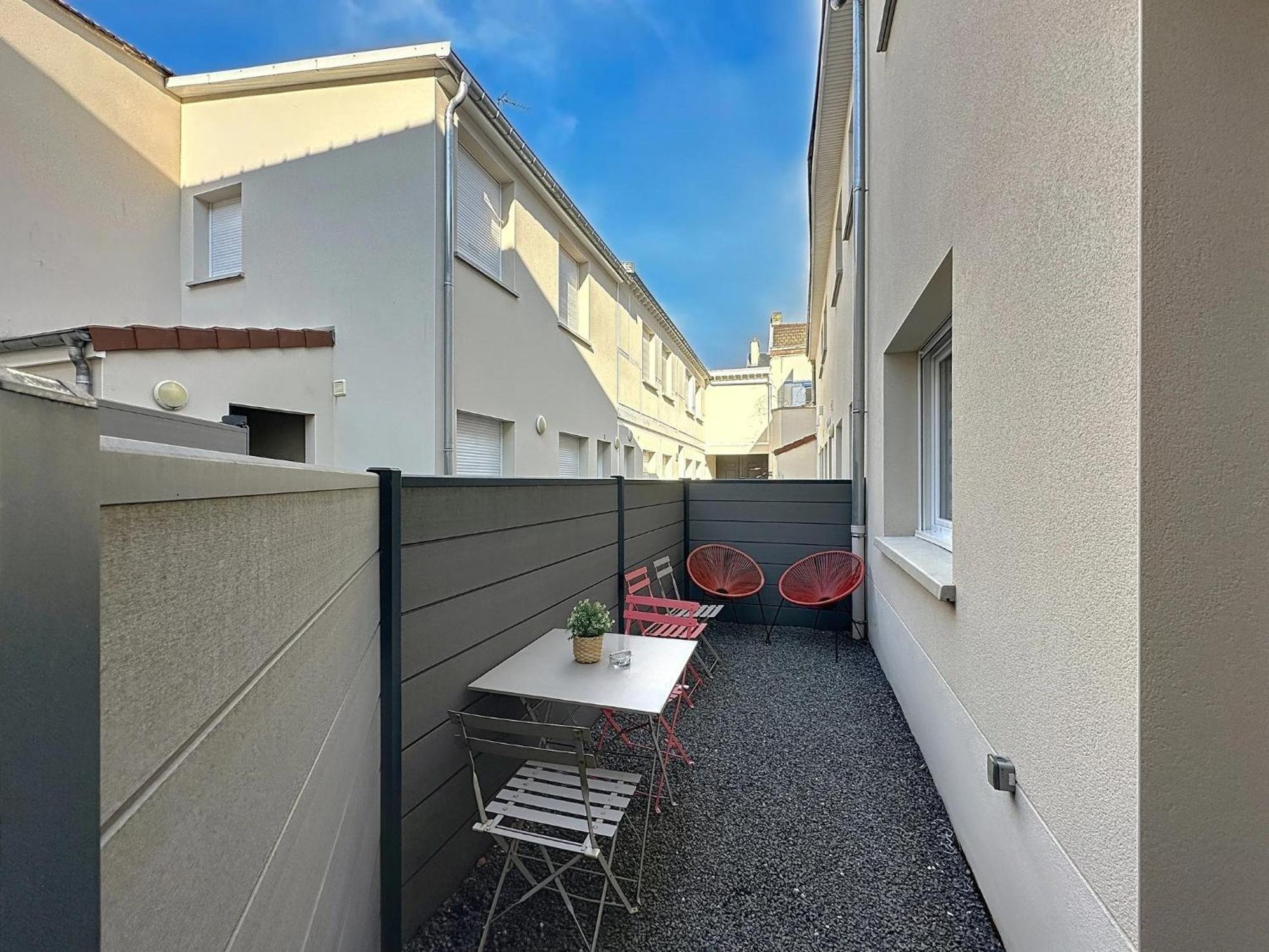 Апартаменты Le Sacre - Centre - Cour Privative - Parking Реймс Экстерьер фото